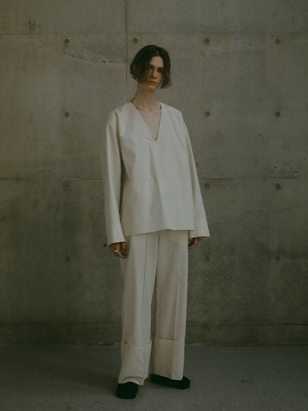 Vネックカフスデザイントップス(F IVORY): トップス │ ETRE