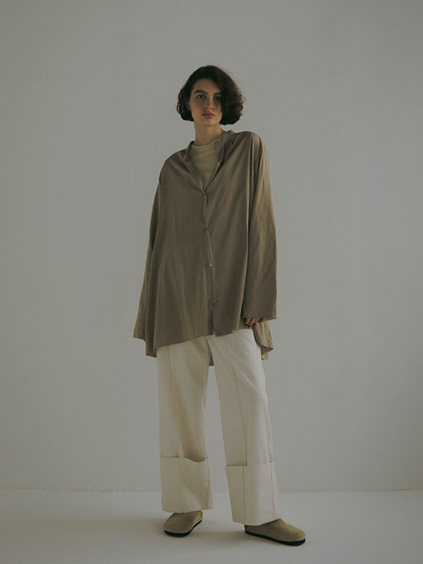 バンドカラーフレアシャツ(F BEIGE): トップス │ ETRE TOKYO official 