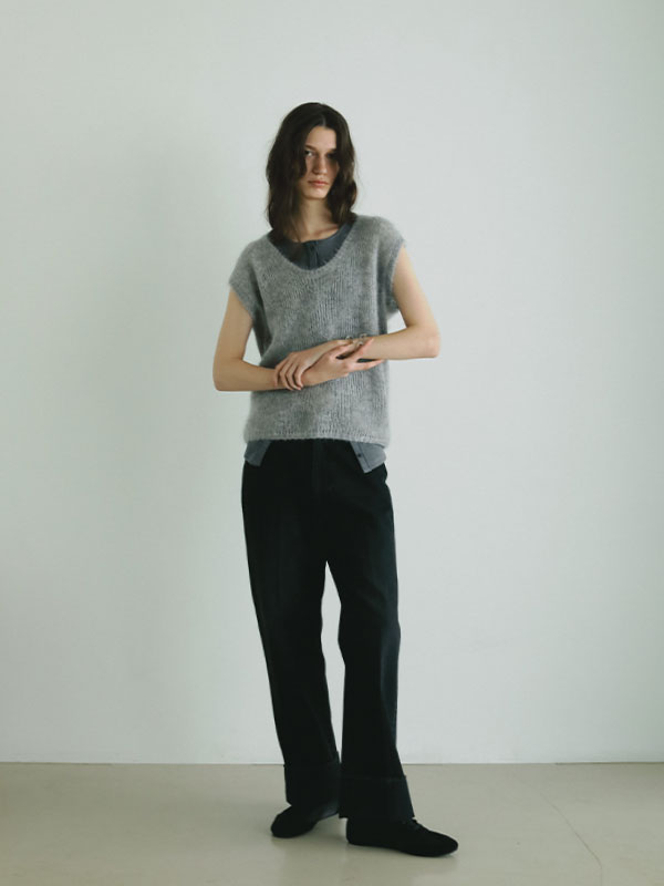 【ETRE TOKYO】リリヤーンスリーブレスニットトップス　navy ETRE TOKYO】リリヤーンスリーブレスニットトップス navy ニット