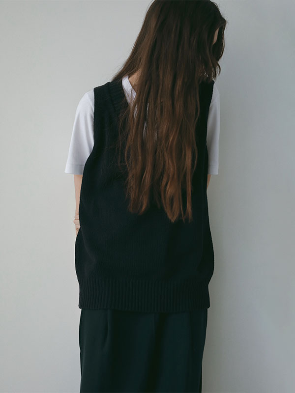 Vネックスリーブレスニットプルオーバー