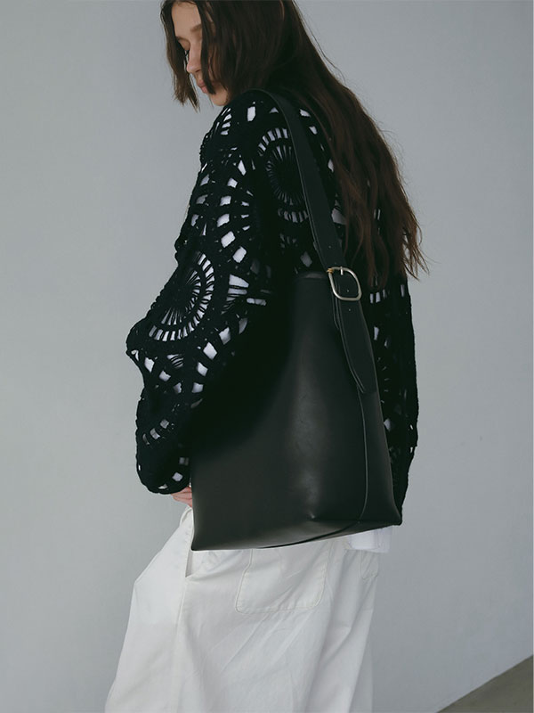 ブラスリングバックルレザーバッグ