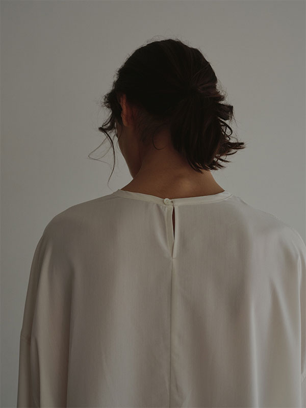 クルーネックオーバーサイズプルオーバー