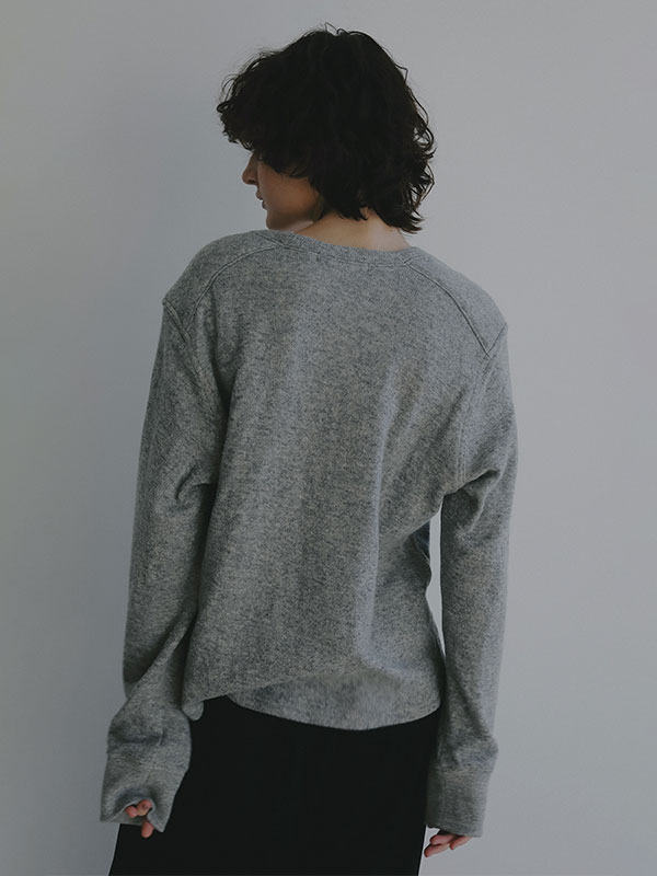 フラッフィーVネックプルオーバー