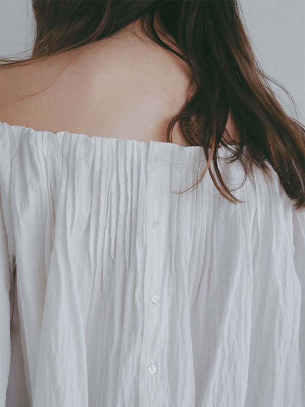 オフショルダーボリュームスリーブブラウス