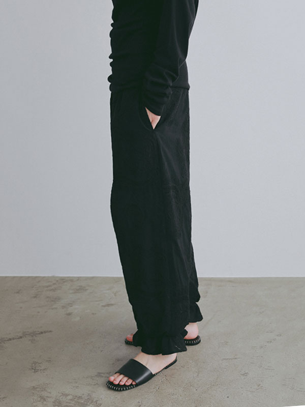 エンブロイダリーイージーパンツ