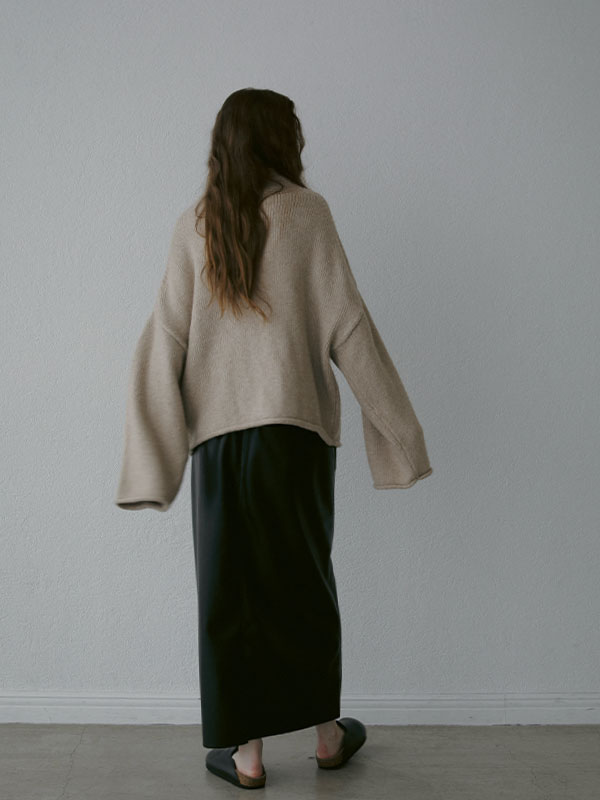 フェイクレザーIラインスカート