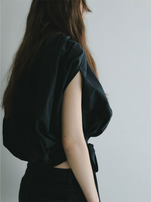 タックギャザーショートブラウス