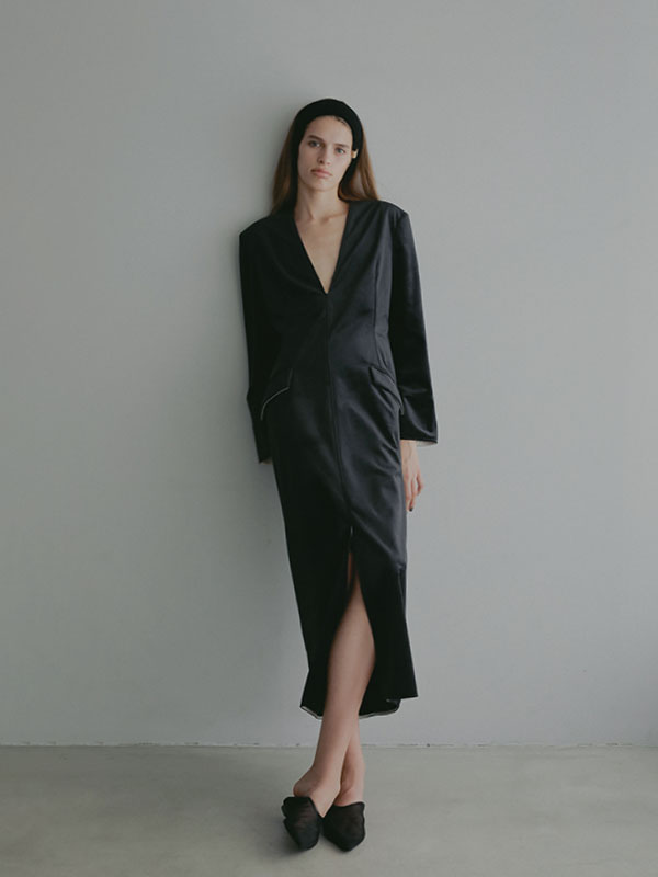 プランジングベロアワンピース