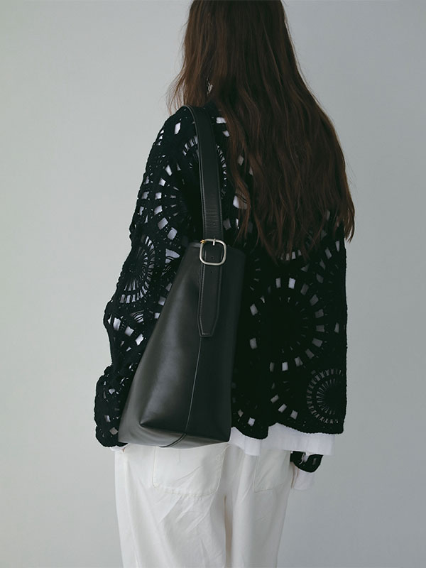 ブラスリングバックルレザーバッグ