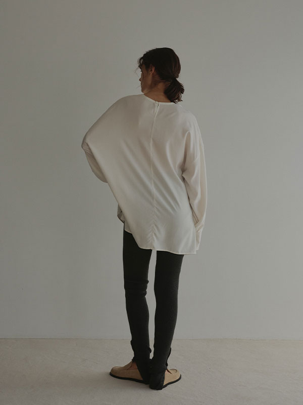 クルーネックオーバーサイズプルオーバー