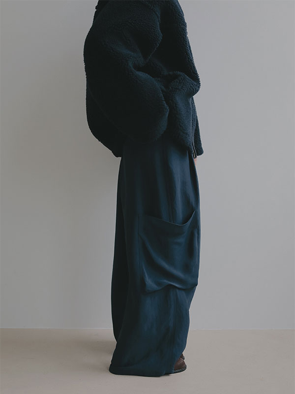 バックサテンリラクシーカーゴパンツ