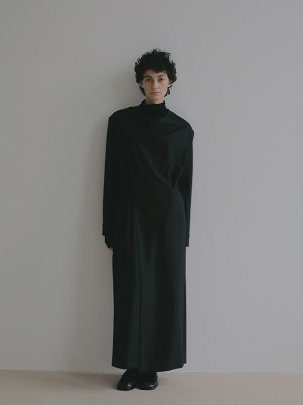 ウーステッドドレープネックワンピース