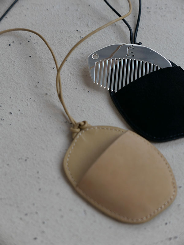 ネックコードコームネックチャーム