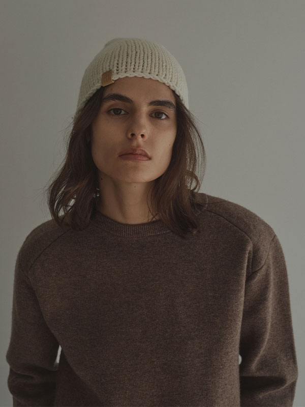 バルキーヤーンハンドニットキャップ