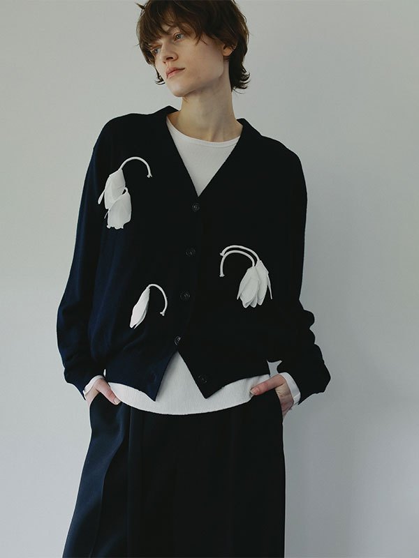 SANTEフラワーモチーフＶネックニットカーディガン