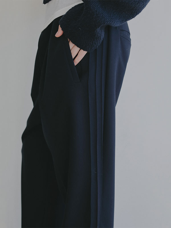 サイドピンタックラインリラクシーパンツ