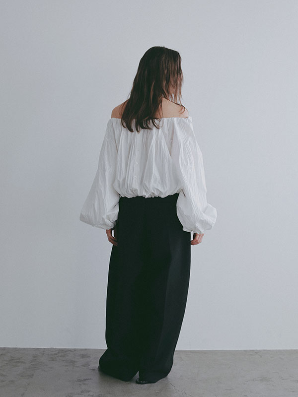オフショルダーボリュームスリーブブラウス