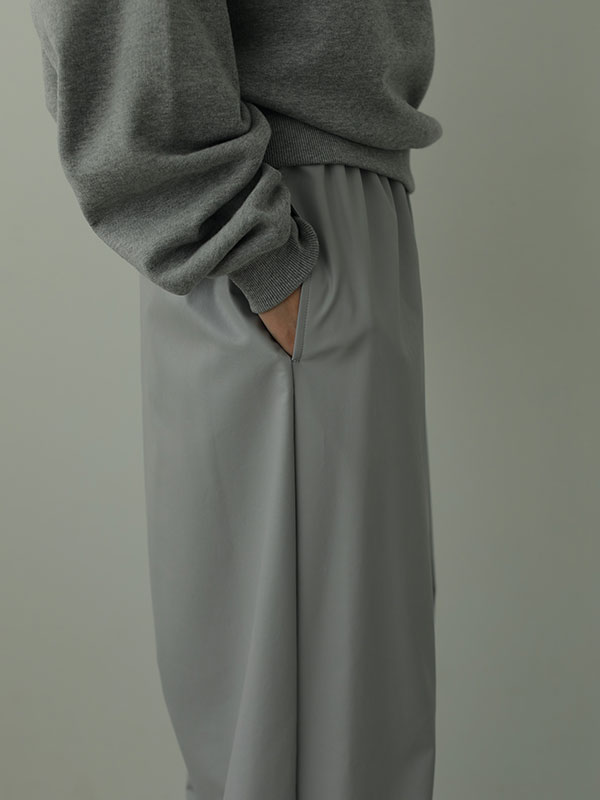 ライトフェイクレザーワイドパンツ