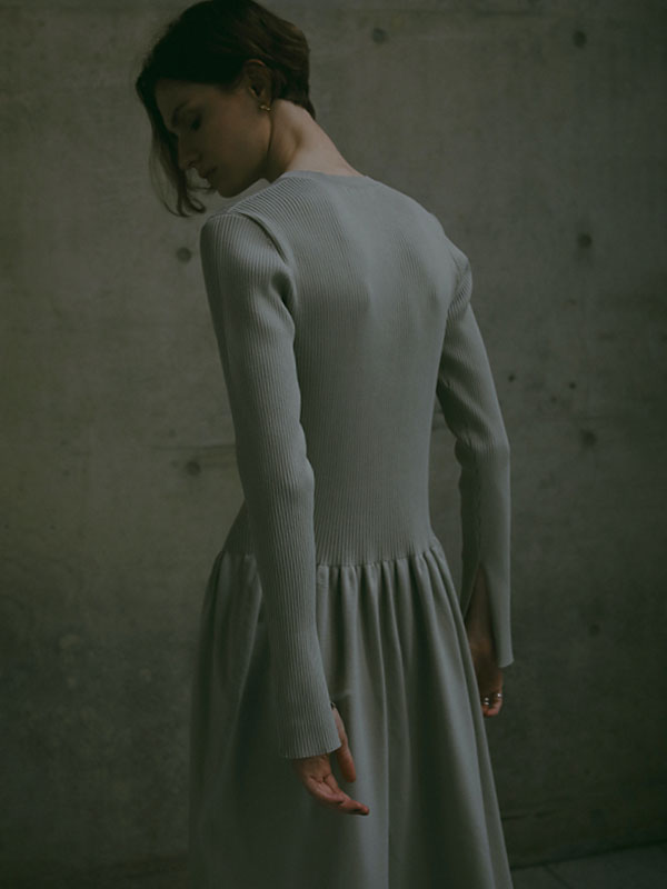 タイトリブベルニットワンピース