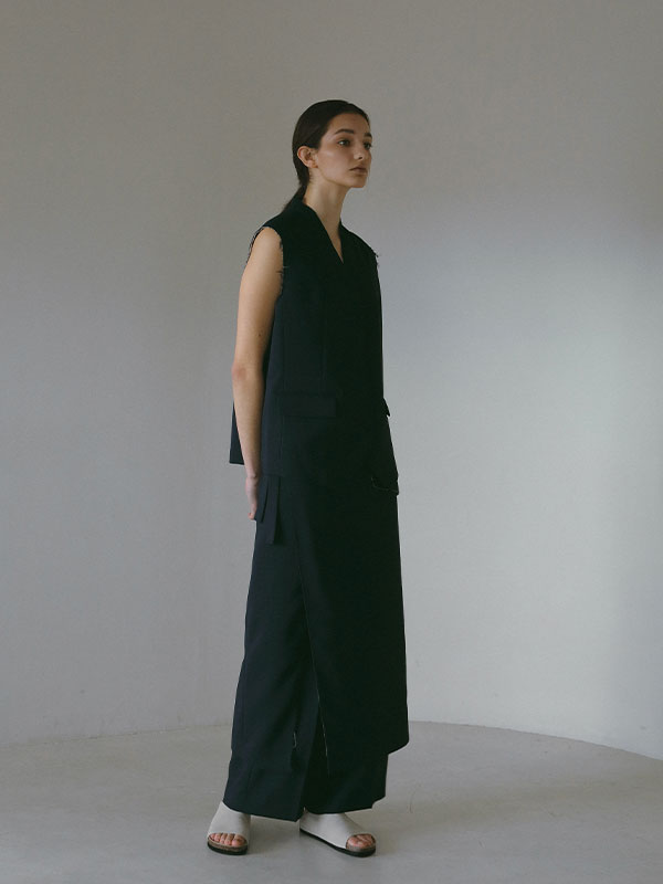 カットオフVネックベスト(F NAVY): トップス │ ETRE TOKYO