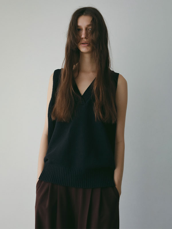 Vネックスリーブレスニットプルオーバー