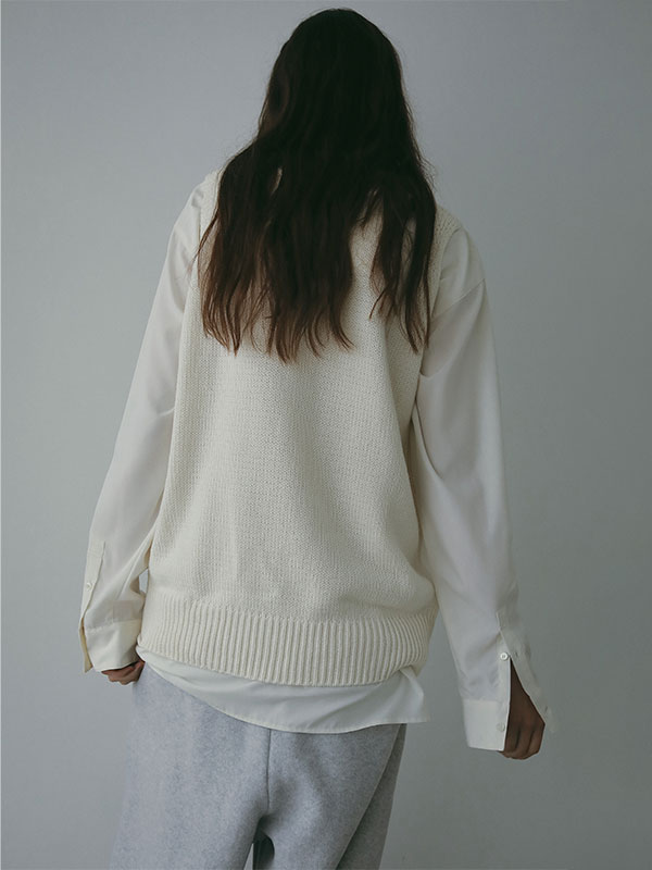 ETRE TOKYO 25AW Vネックスリーブレスニットプルオーバー ホワイト ETRE TOKYO 25AW Vネックスリーブレスニットプルオーバー ホワイト