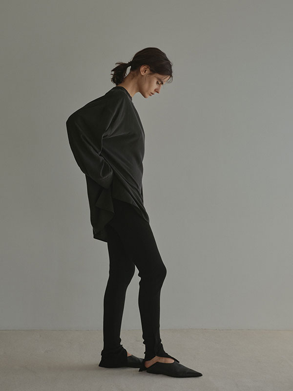 ヘムボタンニットレギンス