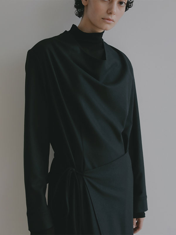 ウーステッドドレープネックワンピース