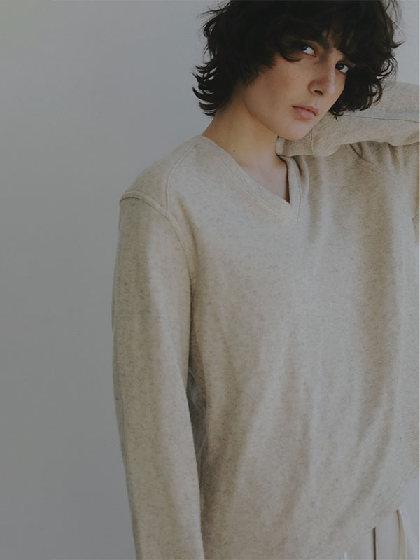 フラッフィーVネックプルオーバー