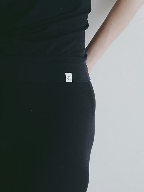 AMPHI×ETRE TOKYOフィットカップインキャミソール