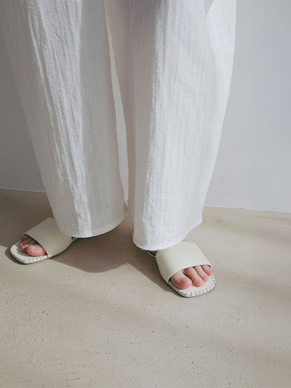 ハンドステッチタンドレザーフラットサンダル