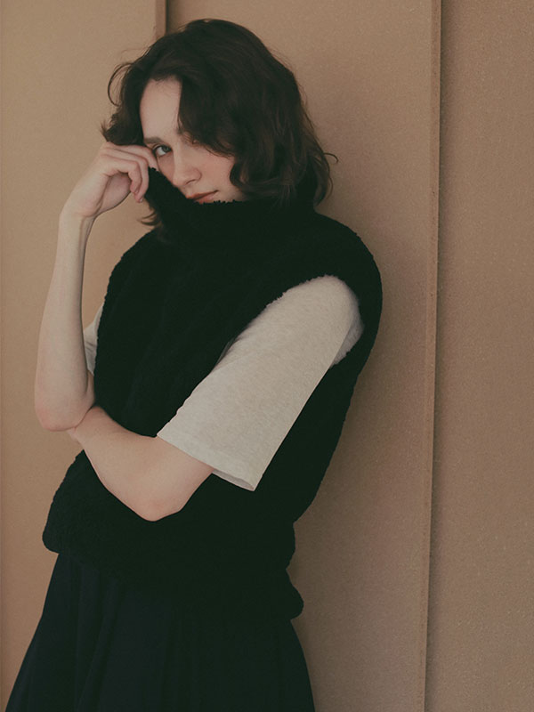 モールヤーンハイネックニットベスト