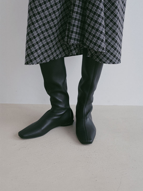SHISEI SKINY BOOTS