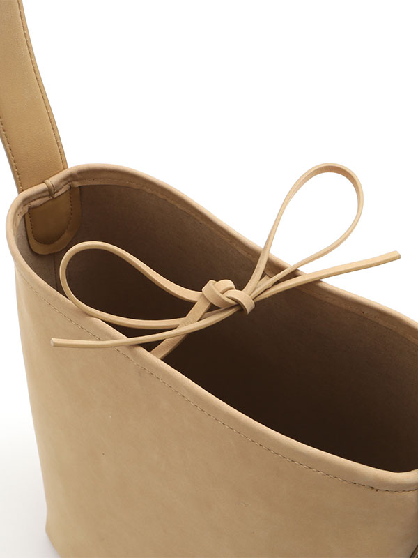 ブラスリングバックルレザーバッグ