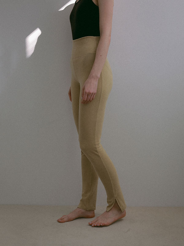 サイドスリットパイルレギンス