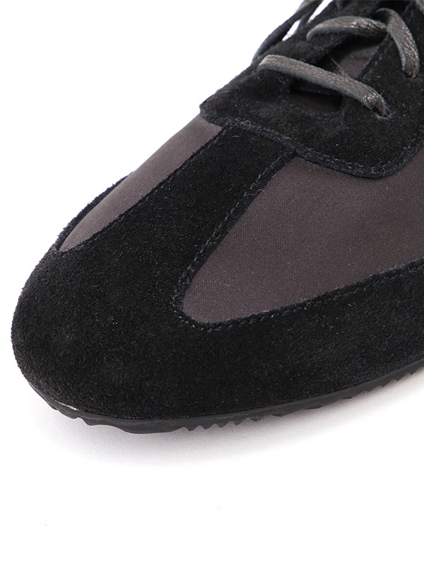 マットサテンローカットスニーカー