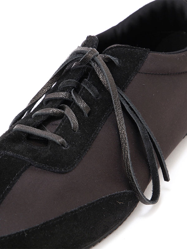 マットサテンローカットスニーカー