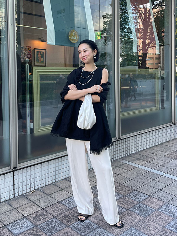 自宅で何回か試着のみETRE TOKYO ストラップ付きタイトスカート ネイビーMサイズ