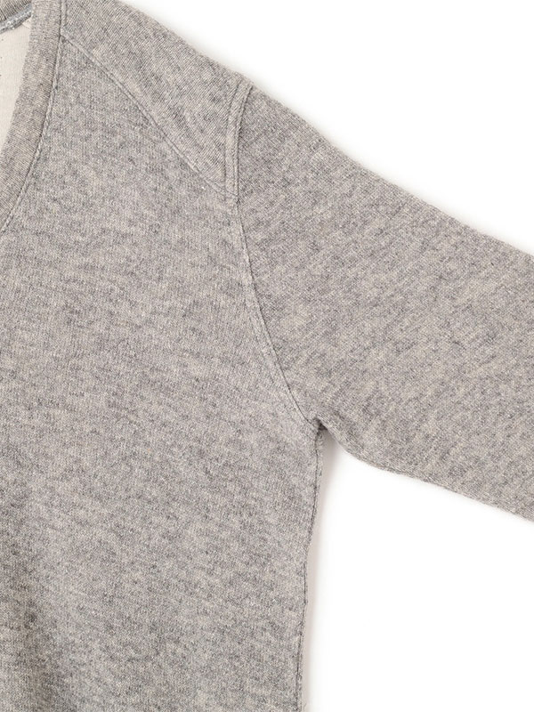 フラッフィーVネックプルオーバー