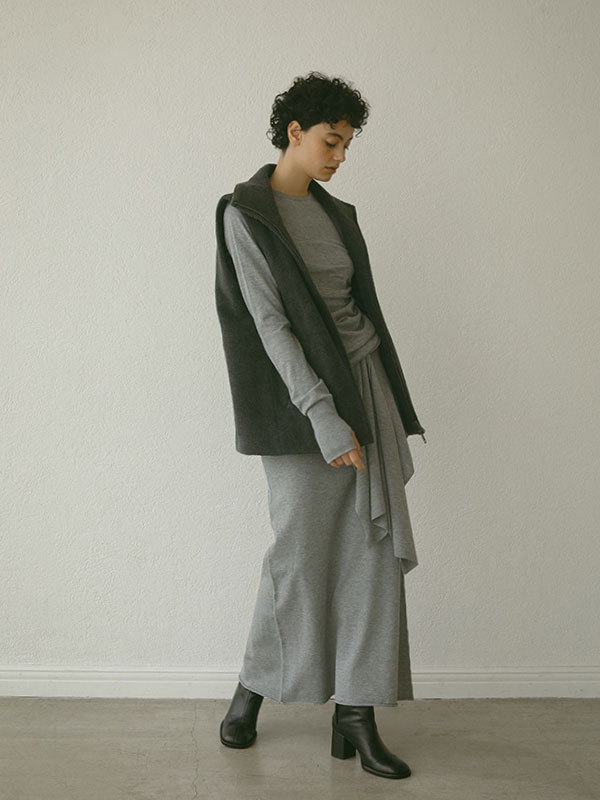 2ピースニットIラインスカート