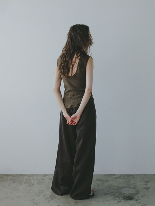 ダブルクロススリーブレスカップインプルオーバー