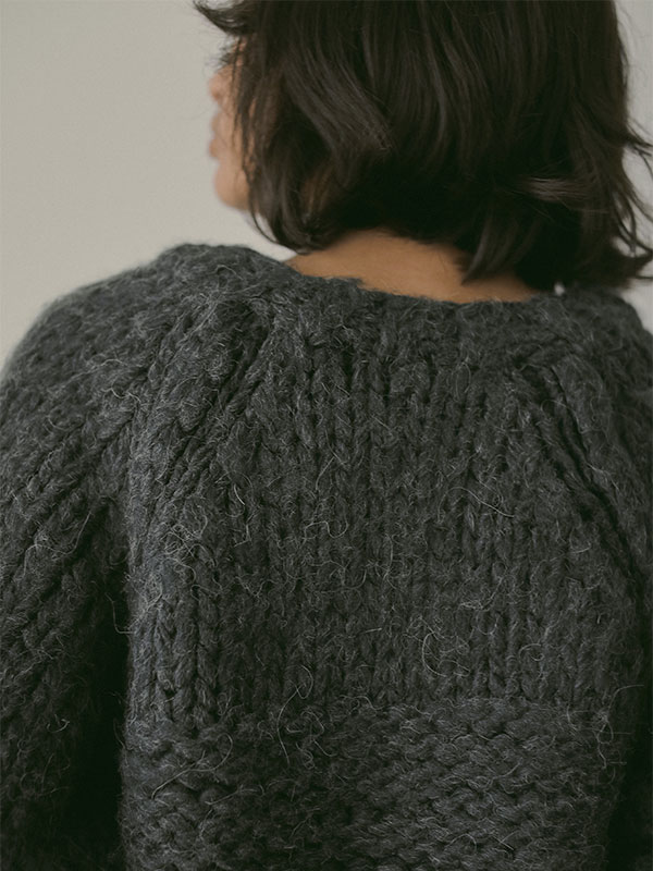 ブラッシュドハーフスリーブハンドニットプルオーバー