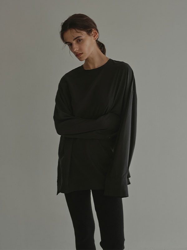 クルーネックオーバーサイズプルオーバー