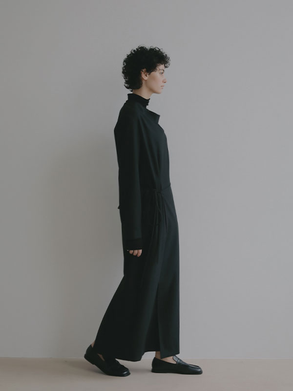 ウーステッドドレープネックワンピース