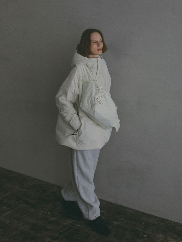 Marmot×ETRE TOKYO PERTEXパディングショルダーバック