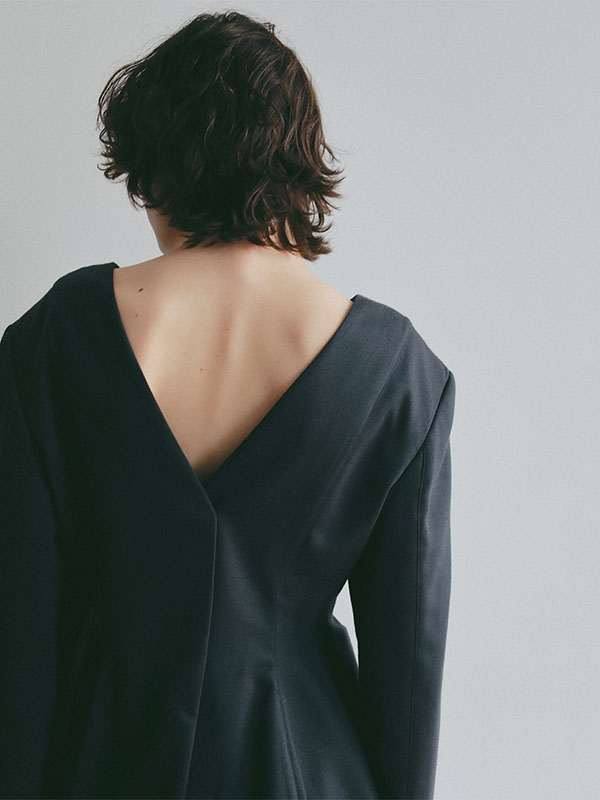 フロントファスナーウエストシェイプトップス