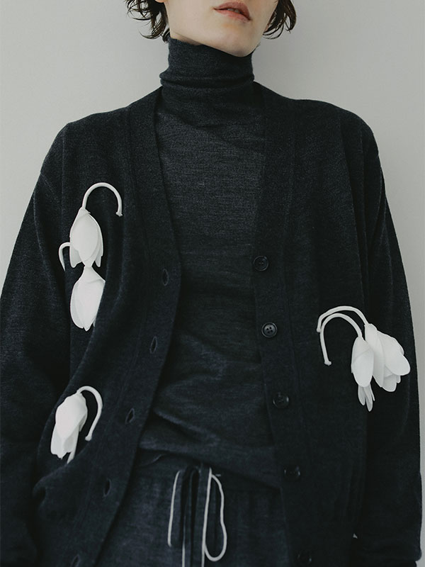 SANTEフラワーモチーフＶネックニットカーディガン