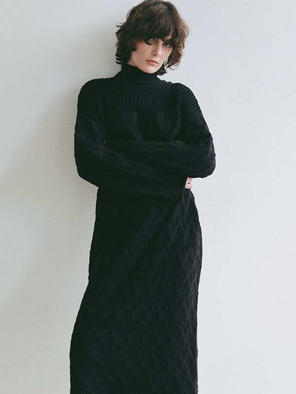 コードヤーンケーブルニットワンピース