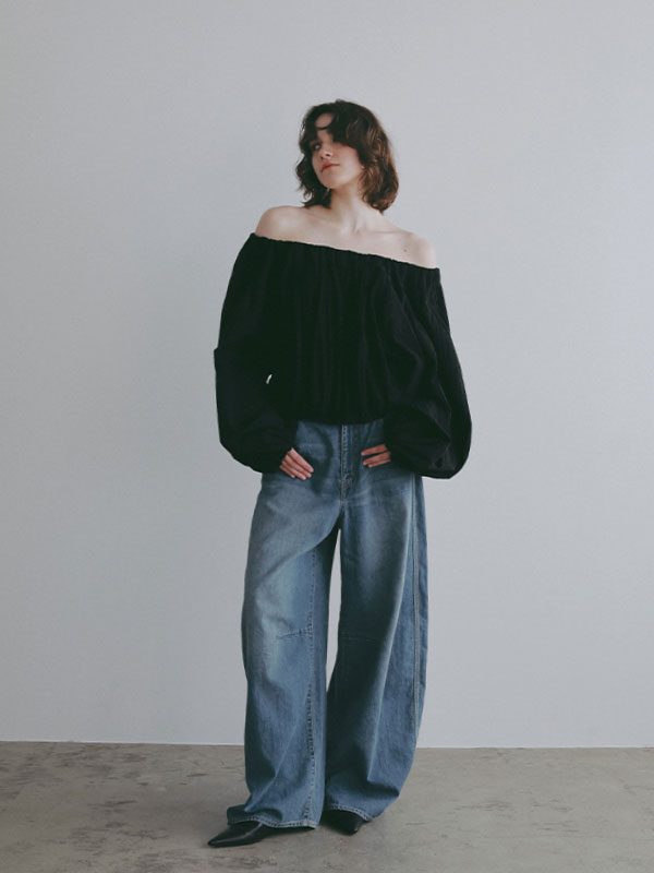 オフショルダーボリュームスリーブブラウス