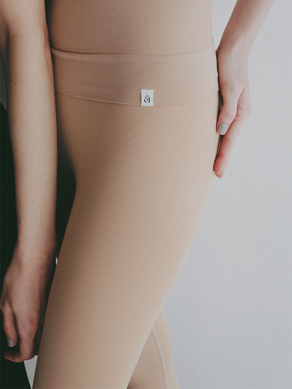 AMPHI×ETRE TOKYOフィットハイウエストレギンス